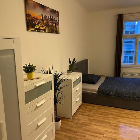 Sunlit Apartment Close To City Center Prague Exterior photo